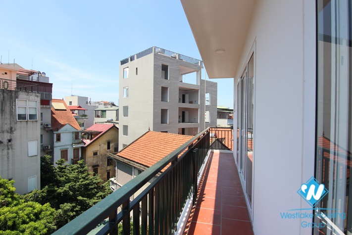 A spacious and bright 3 bedroom apartment for rent in Tay ho, Ha noi